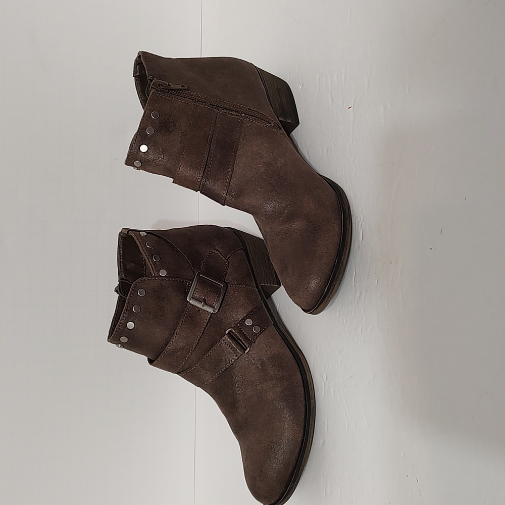 Brown a.n.a Faux Leather Ankle Boots with Side Zipper sz 6